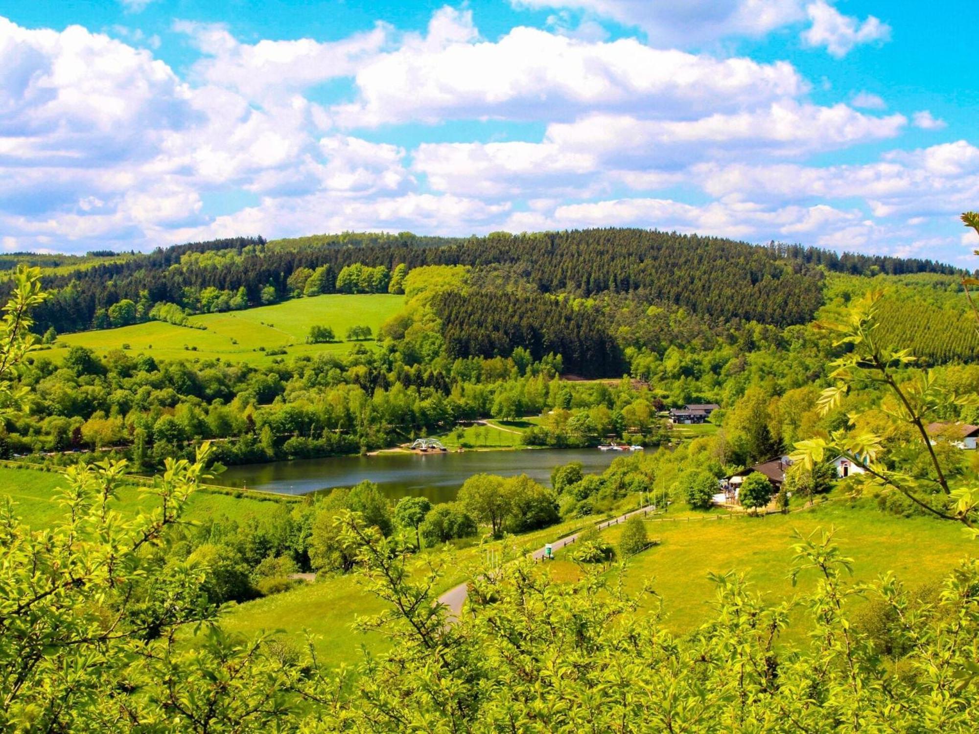 Holiday Home In Densborn With Garden Zendscheid Esterno foto